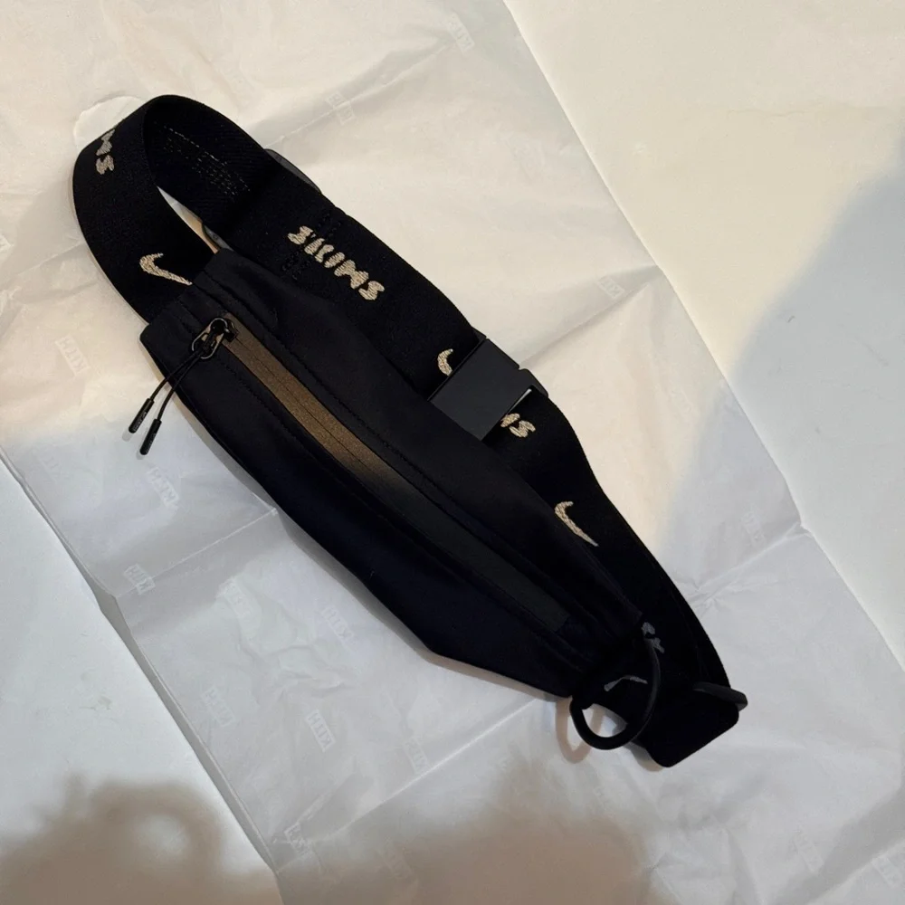 SKIMS Nike Waist Purse - Picture 3 of 7
